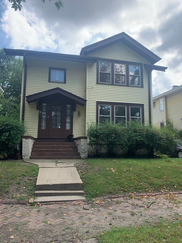 Foto principal - 1626 W Ayres Ave