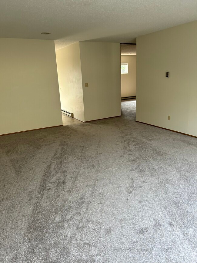 Looking toward kitchen & BR - 2105 Cardinal Dr