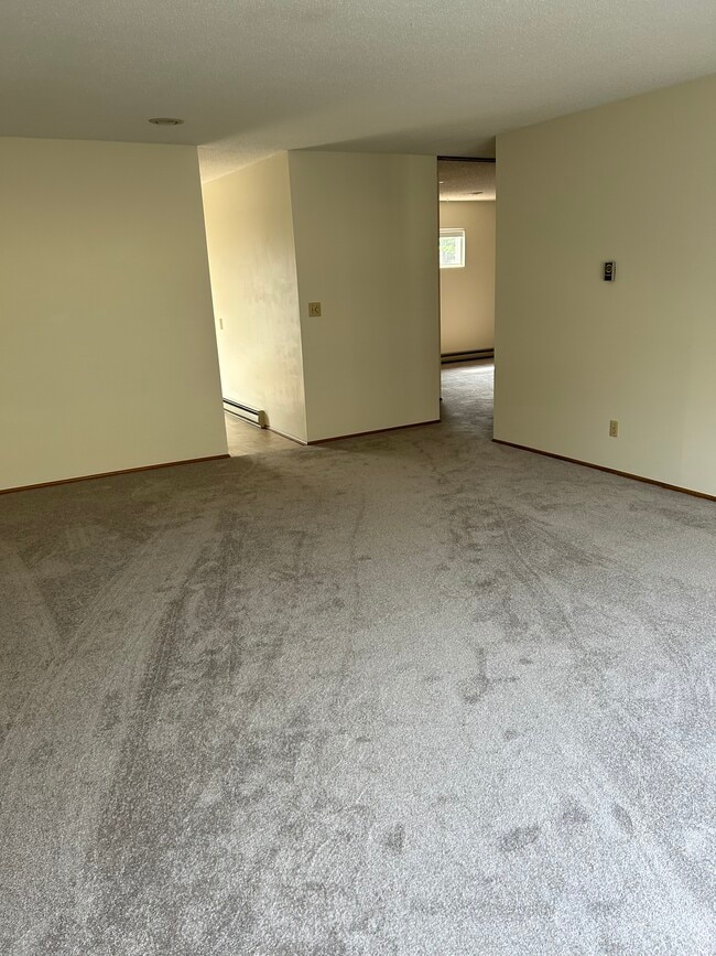 Looking toward kitchen & BR - 2105 Cardinal Dr