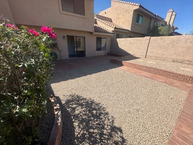 Foto del edificio - MARLBOROUGH PARK VILLAS UPDATED TOWN HOME ...