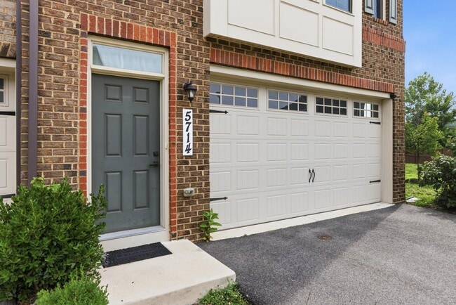 Building Photo - 5714 Richmanor Terrace