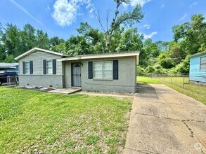 Building Photo - 3943 Maynard Dr