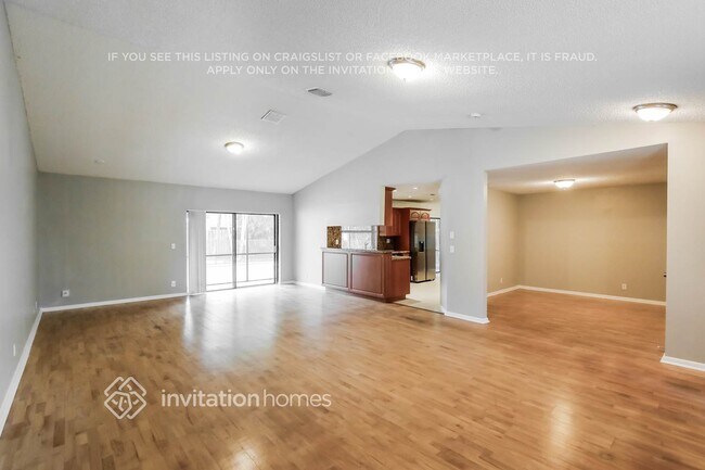 Building Photo - 365 NW 105th Dr