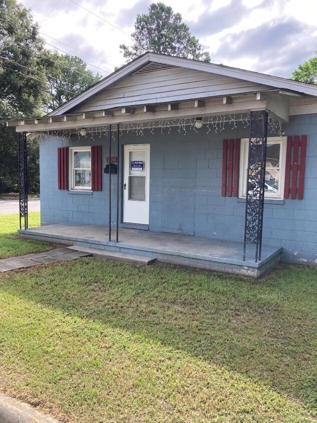 Primary Photo - 208 Wainwright Ave E