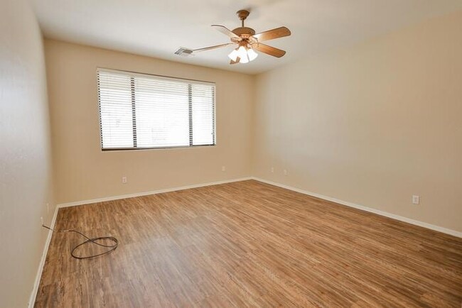 Foto del edificio - 15244 S Avenida Rancho Largo