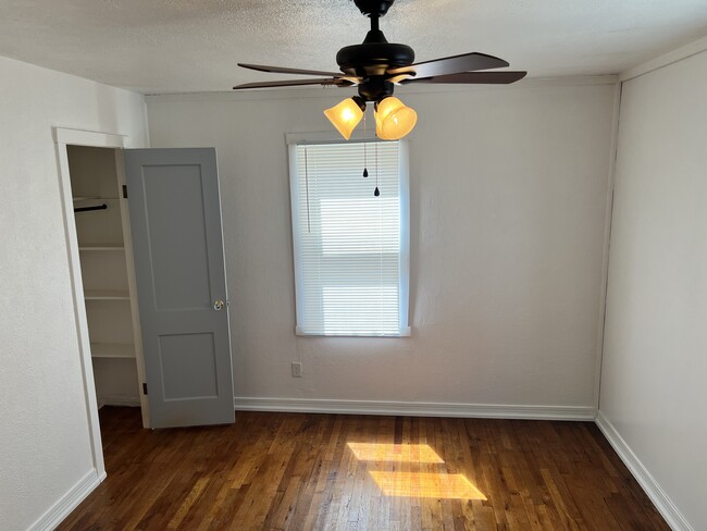 Foto del edificio - 1102 E 7th St