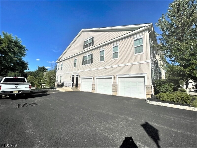 Primary Photo - 1301 Meadow Brook Ct