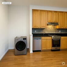 Building Photo - 350 E 89th St