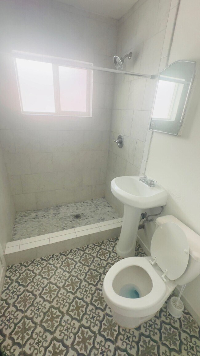 Foto del edificio - 1707 N Stanton St