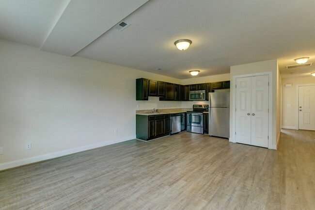 Building Photo - Two Story Townhome!