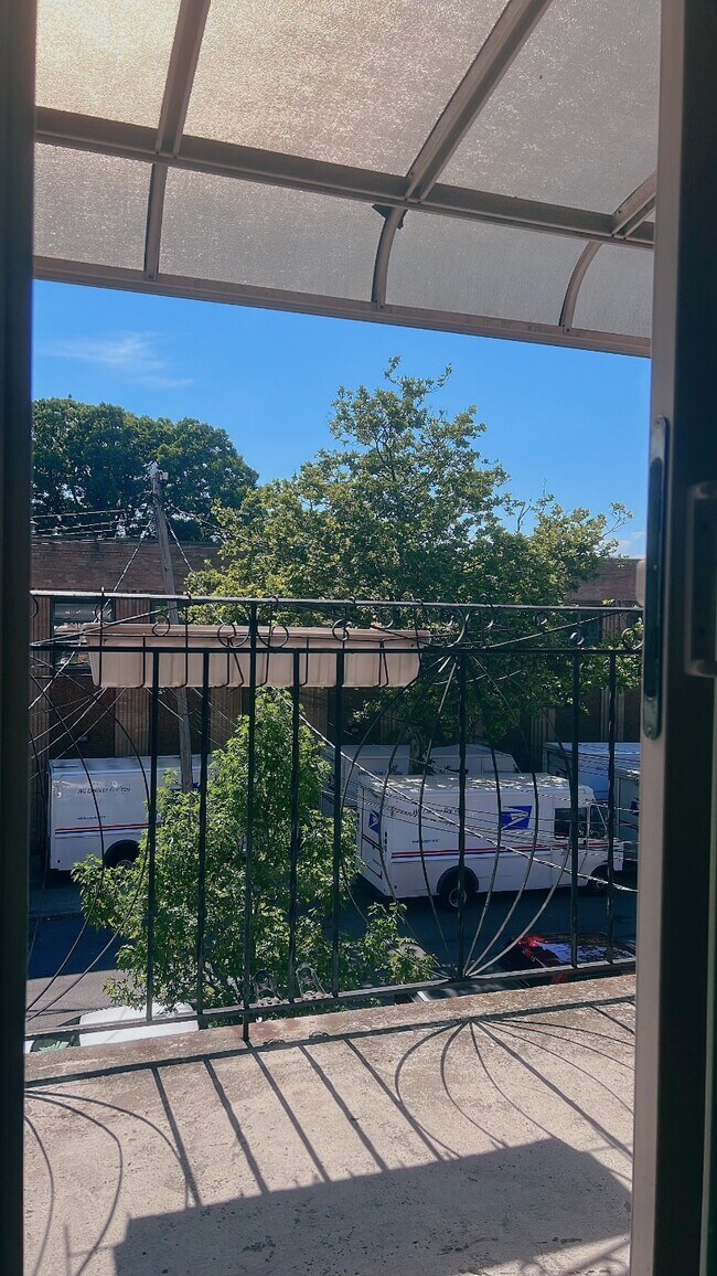Foto del edificio - 2365 E 19th St