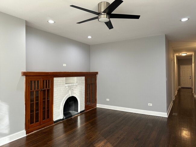 Foto del edificio - 8125 S Marshfield Ave