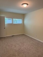 Building Photo - 922 Kramer Ave