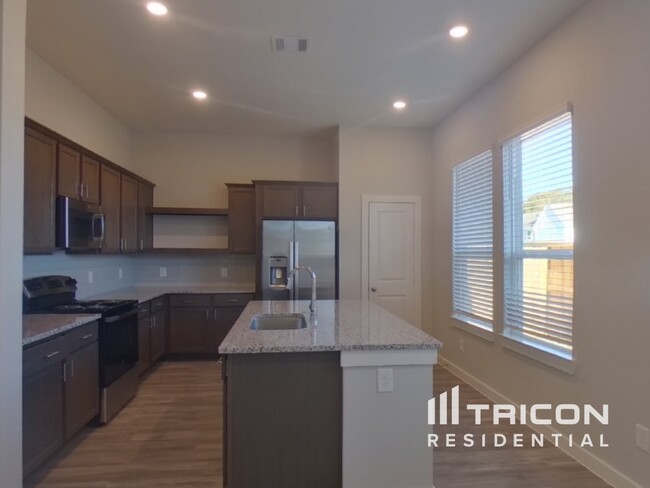 Building Photo - 9835 Willow Creek Commerce Dr 113 Tomball TX