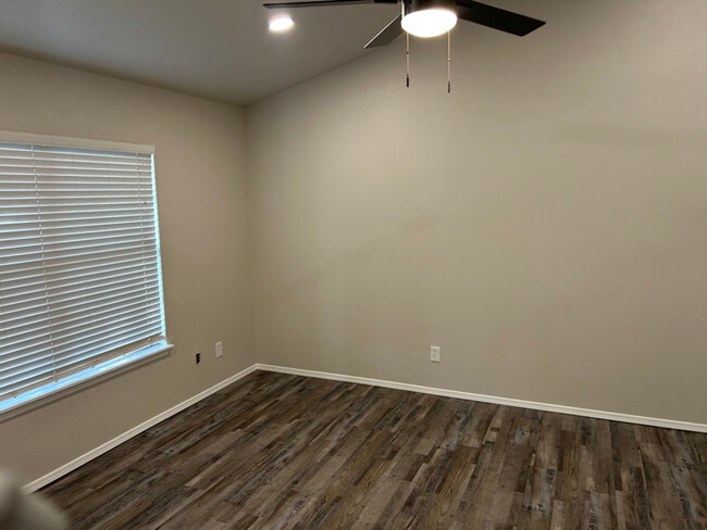 Building Photo - 4312 Avon Ct