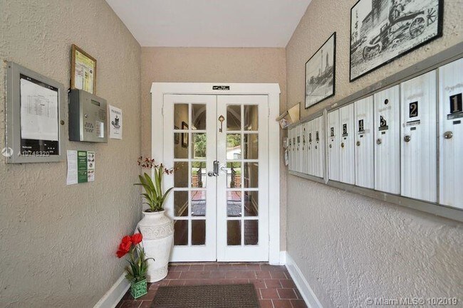 Foto del edificio - 3409 S Le Jeune Rd