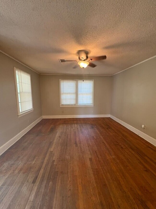 Foto del edificio - Renovated 2 Bedroom 1 Bath Home for Rent!!