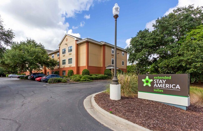 14 Lockwood Dr, Charleston, SC 29401 - Condo for Rent in