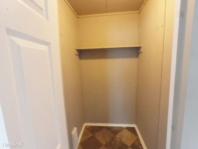 Building Photo - 3 br, 1 bath House - 30 Blister St