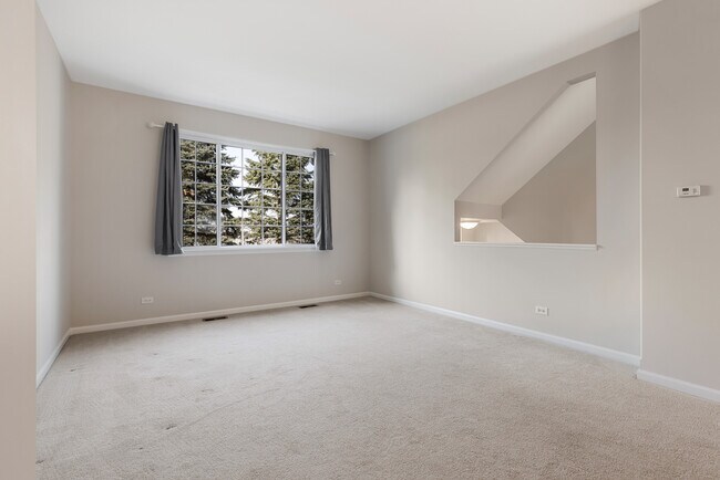 Foto del edificio - 507 Cary Woods Cir