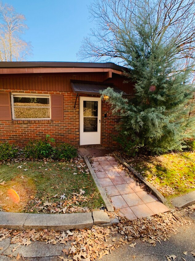 Exterior - 3930 Montclair Rd