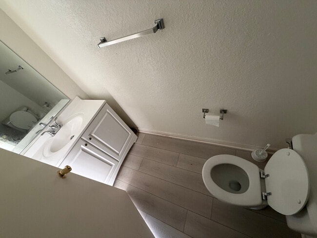 Building Photo - 43711 Challenger Way