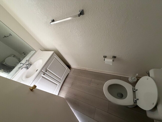 Foto del edificio - 43711 Challenger Way