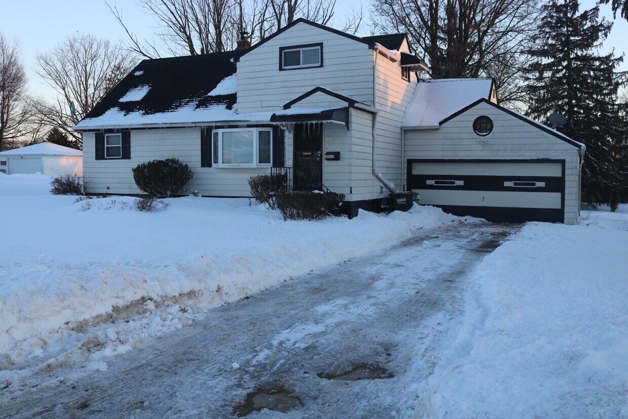 Primary Photo - 22612 Jennings St