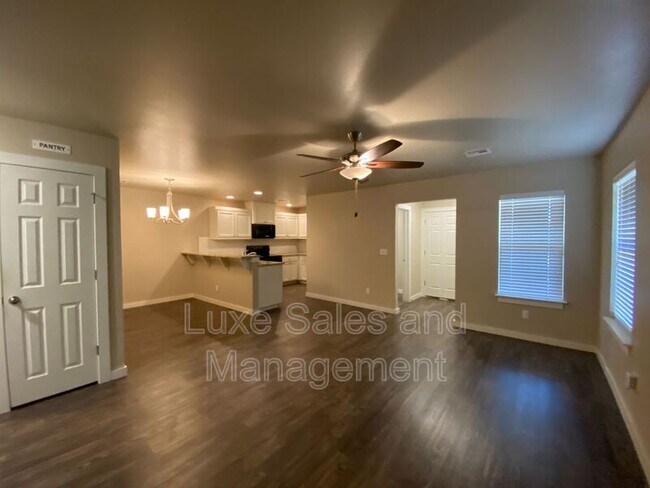 Building Photo - 739 SW 13th St