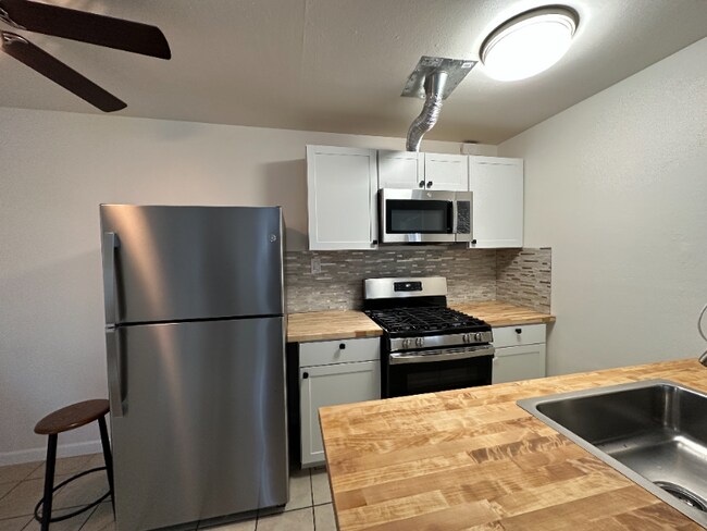 Foto del edificio - 1926 Alcatraz Ave