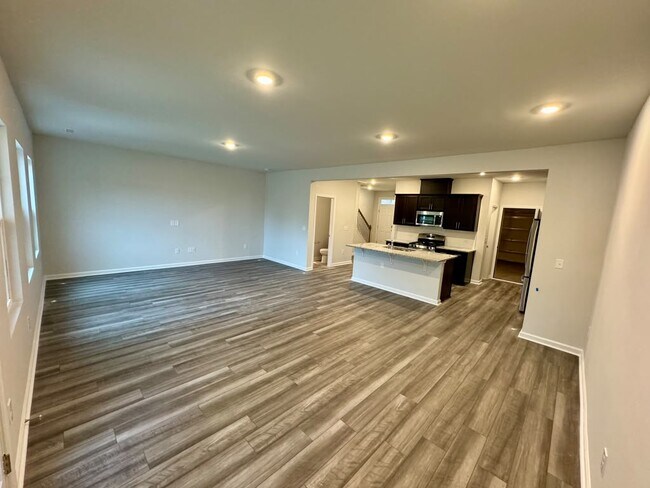Foto del edificio - 5004 Fir Tree Ln