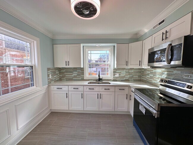 Building Photo - 9318 S Aberdeen St