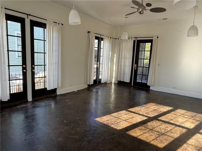 Building Photo - 229 Howard St NE