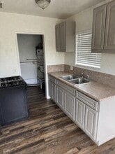 Building Photo - 423 W Ramona Dr