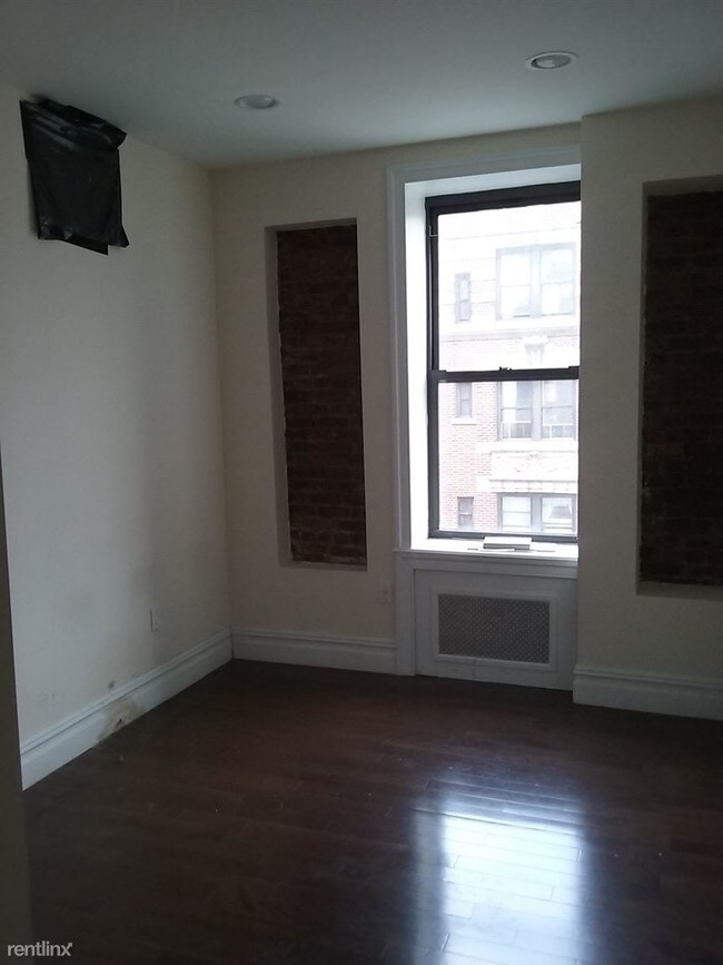 Building Photo - 4 br, 2 bath  - 3465 Broadway 66