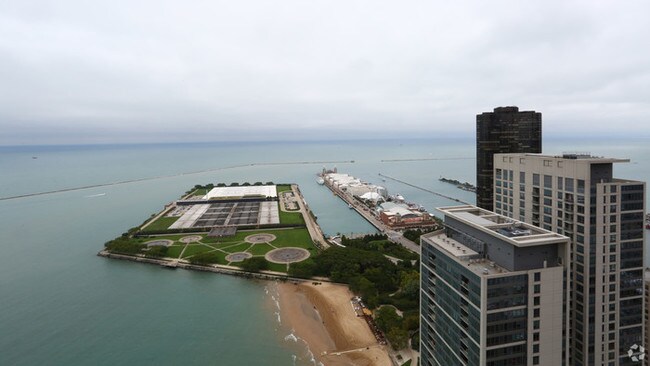 Building Photo - Huge 1 Bedroom in The Heart of Everything!