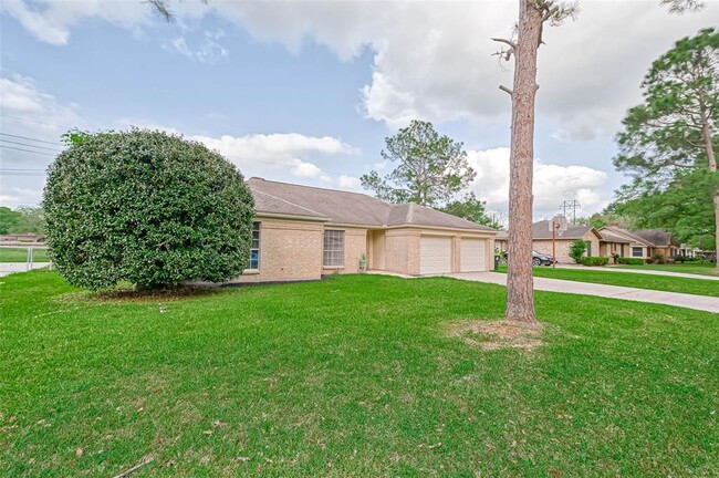 Building Photo - 1801 Laurel Oaks Dr