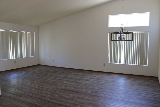 Building Photo - 3 Bedroom, 2 Bathroom, 2 Car Attached Garage