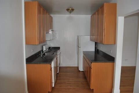 Primary Photo - 829 Foster St