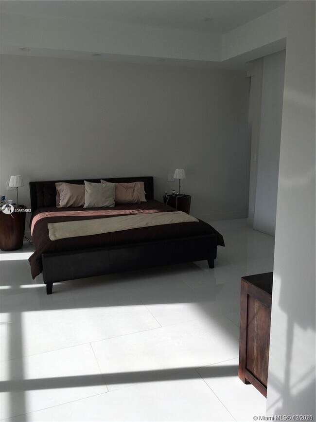 Foto del edificio - 642 Hampton Ln