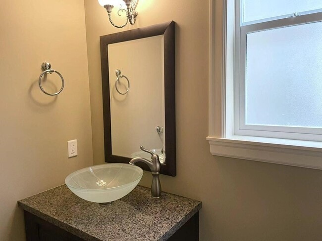 Building Photo - 2557-2164 164 St