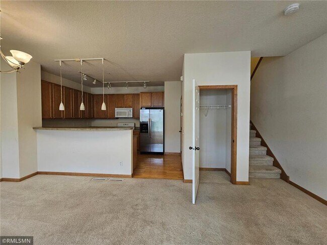 Foto del edificio - 8133 Magnolia Ln N