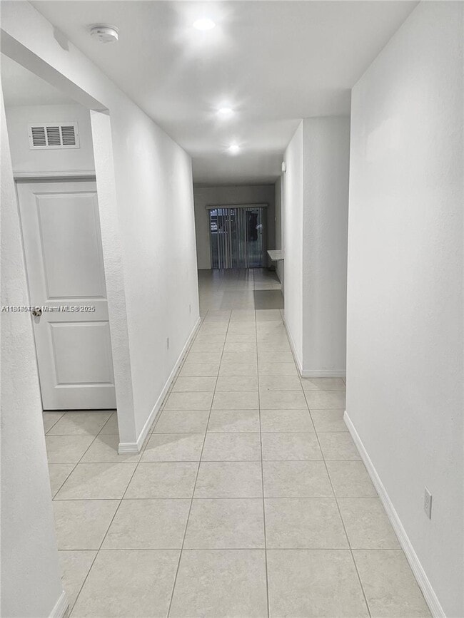 Building Photo - 982 SW Alcantarra Blvd