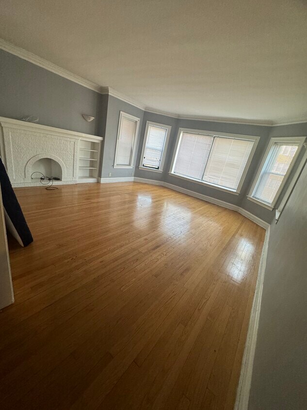 Living room - 7925 S Vernon Ave