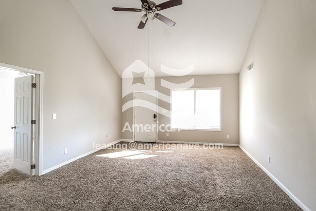 Foto del edificio - 116 Emerald Blvd