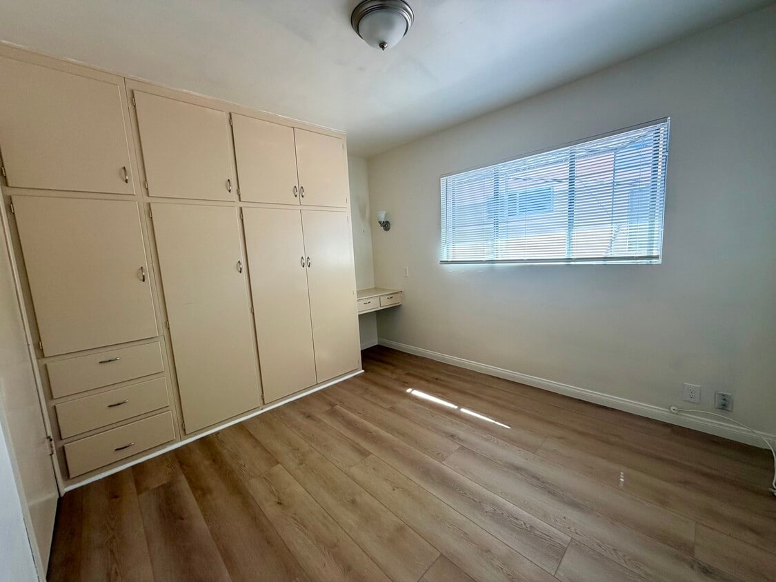 Foto del edificio - 8123 Otis St