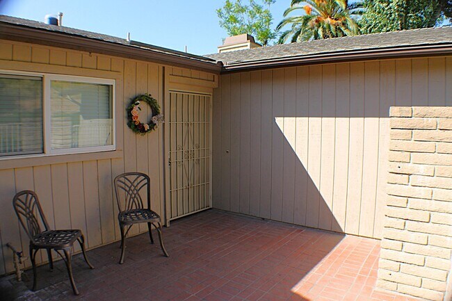 Foto del edificio - Stunning 3 bed, 2 bath Townhome for Rent.