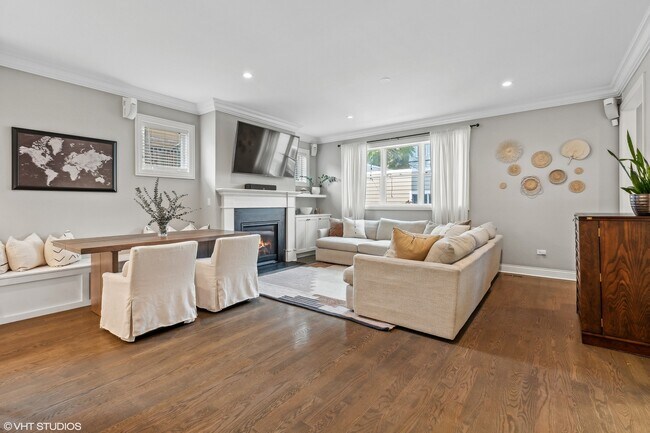 Foto del edificio - 3808 N Kenmore Ave