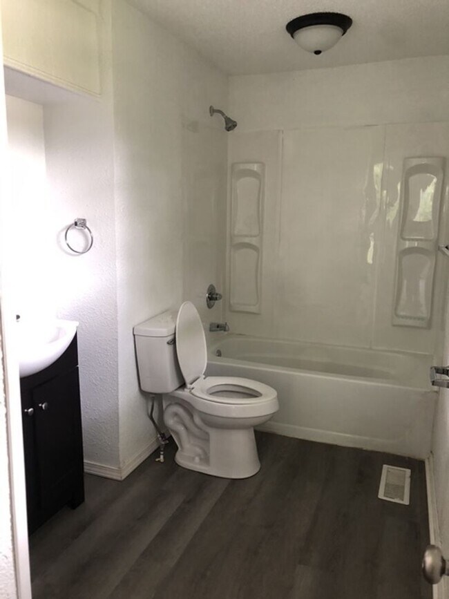 Foto del edificio - 2 Bed 1 Bath Home
