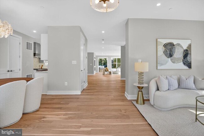 Foto del edificio - 5310 Cathedral Ave NW